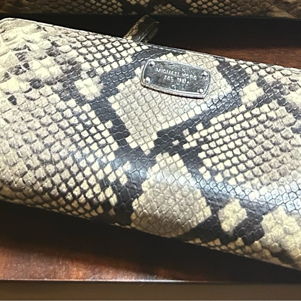 Michael Kors wallet/wristlet